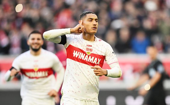 VFB Stuttgart geeft RB Leipzig bij afwezigheid Xavi Simons pak slaag, Bayern München wint nipt