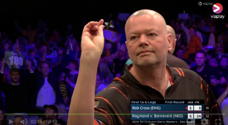 Raymond van Barneveld stunt tegen Rob Cross op Dutch Darts Masters