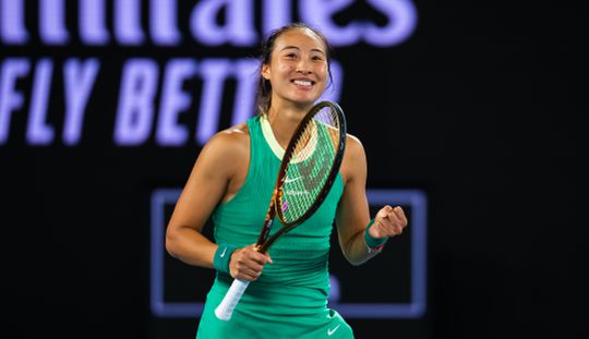 Zheng Qinwen (21) is pas de tweede Chinese tennisser ooit in finale grandslam