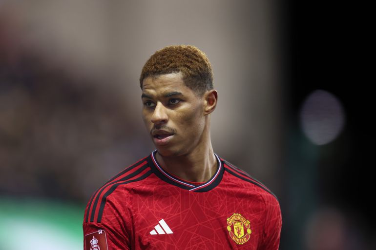 Marcus Rashford gespot in nachtclub, meldt zich dag later ziek voor training