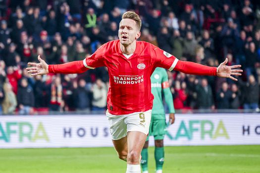 Luuk de Jong bezorgt PSV zege tegen Almere City na moeizame week