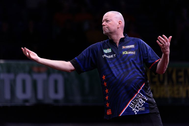 Topdarter Raymond van Barneveld opvallende afwezige op lucratieve Masters: 'Dit zijn de keuzes'