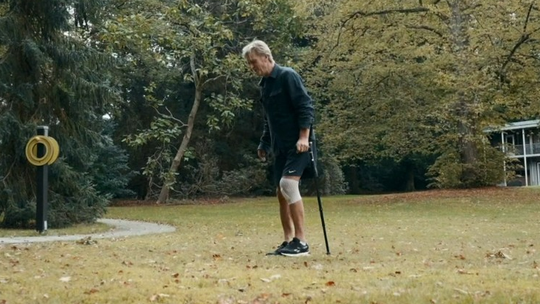 Zware tegenslag voor oud-topvoetballer Wim Kieft (63): 'Ik was ziek van de pijn en viel bijna flauw'