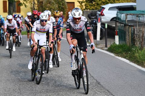 Kangoeroe takelt sterke ploeggenoot van topwielrenner Tadej Pogacar flink toe: 'Hij rijdt voorlopig geen wedstrijden'