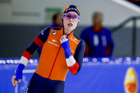 Topschaatsster Antoinette Rijpma-De Jong onthult nieuw schaatspak voor Nederland op Olympische Spelen