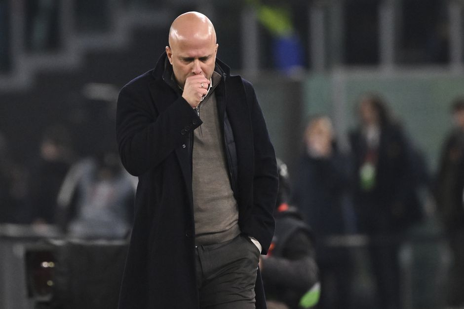 Arne Slot en Peter Bosz worden genoemd als geschikte opvolgers Erik ten Hag bij Manchester United