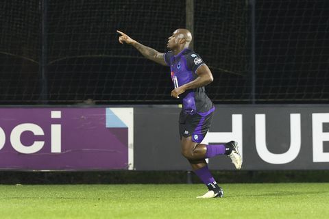 Danzell Gravenberch steunt broertje Ryan na opgelopen blessure: 'Deze goal was voor hem'