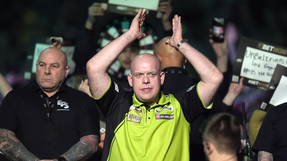 Topdarter Michael van Gerwen krijgt flinke knauw en moet Exeter puntloos verlaten