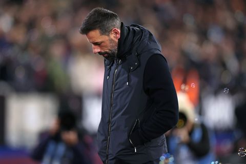 Moedeloosheid maakt zich meester van Ruud van Nistelrooij: Leicester City opnieuw kansloos onderuit