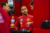 Lewis Hamilton in zijn Ferrari-pak © Getty Images