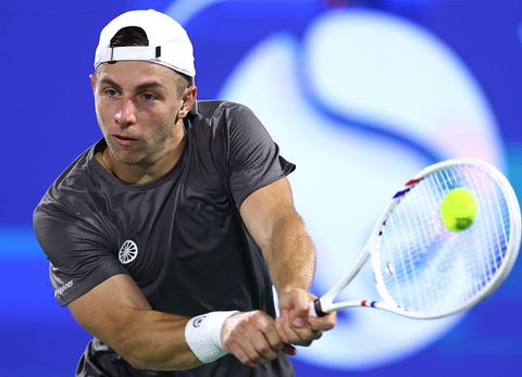 Toptennisser Tallon Griekspoor zorgt voor enorme stunt en behaalt primeur in Dubai