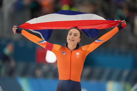 Olympisch schaatskampioene Femke Kok is in gulle bui tijdens 'bijbaantje': 'Dan is deze voor u'