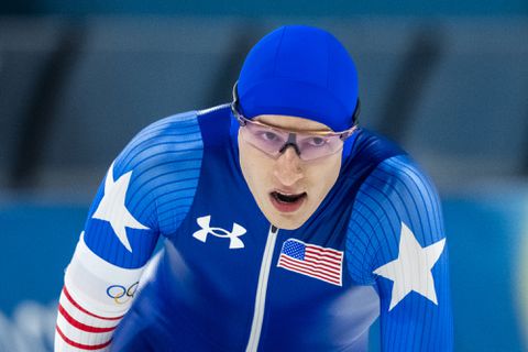 Schaatskampioen Jordan Stolz is een beetje lui: 'Dat laat ik mijn moeder doen'