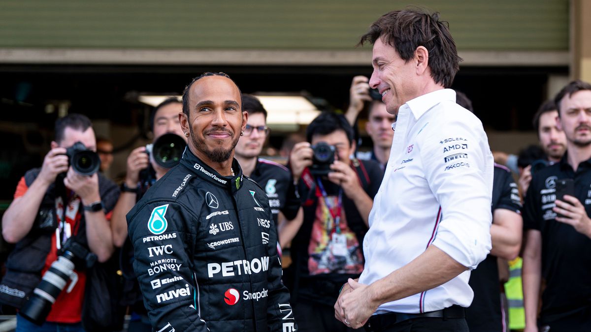 Toto Wolff tegen vertrekkende Lewis Hamilton: 'Kijk goed naar onze achtervleugel, want dat wordt je uitzicht'