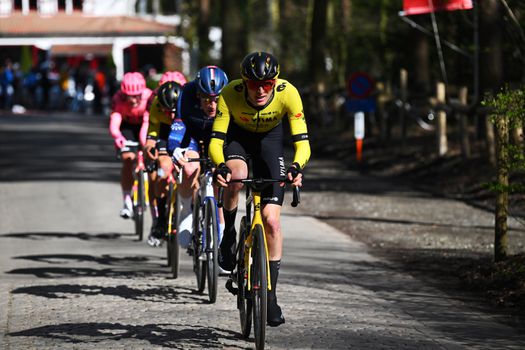 Matteo Jorgenson laat Team Visma toch juichen in Dwars door Vlaanderen na verschrikkelijke valpartij Wout van Aert