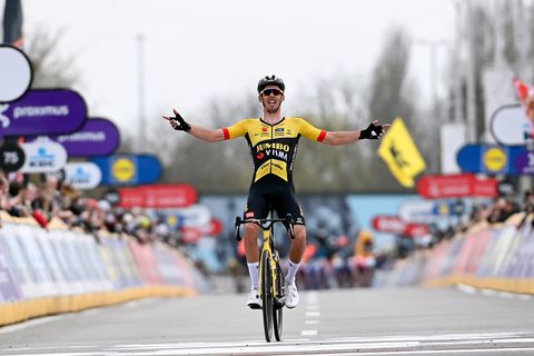 Dwars door Vlaanderen | Op deze zender kijk je live naar de Belgische wielerklassieker