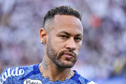 'Topvoetballer Neymar heeft nieuw schandaal aan de broek hangen na bizarre claim escorte'