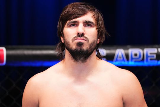 Dit is Artem Vakhitov, tegenstander van Rico Verhoeven: Rus met zege op latere UFC-kampioen werd eerder uit Glory getrapt