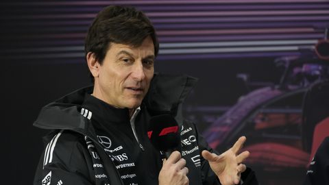 Mercedes-icoon Toto Wolff waarschuwt voor grote risico's: 'We zouden onszelf belachelijk maken in Formule 1'