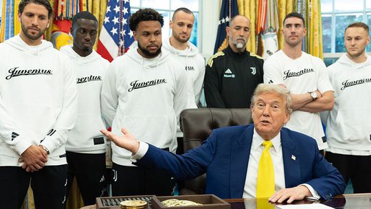 Oranje-international vertelt over ontmoeting met president Donald Trump: 'Zelfs de term Derde Wereldoorlog viel'