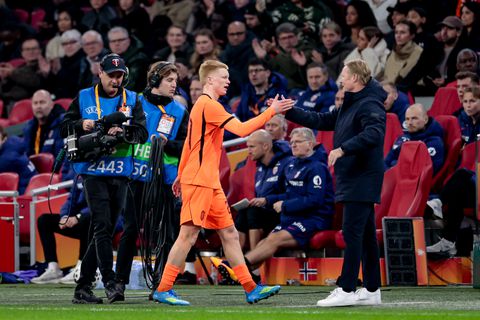 Oranje-debutant Kees Smit (20) deelt zijn gevoelens na debuut: 'Dit shirt ga ik lekker voor mijzelf houden'