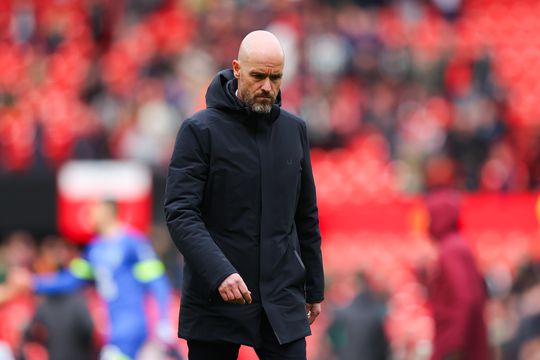 Erik ten Hag en Manchester United krijgen ervan langs in Engeland: 'Geven kansen in cadeaupapier weg'