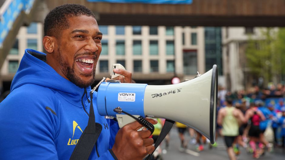 Anthony Joshua kondigt boksgevecht aan, terwijl hij wacht op Tyson Fury tegen Oleksandr Usyk