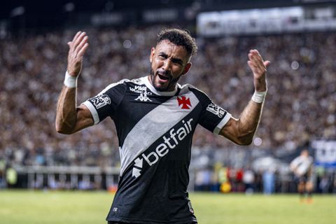 Minnares van Franse voetballer Dimitri Payet onthult nieuwe details over 'misbruikrelatie': 'Ik ben vreselijk bang'