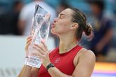 Aryna Sabalenka trakteert zichzelf alsnog op een prachtige bolide. ©Getty Images