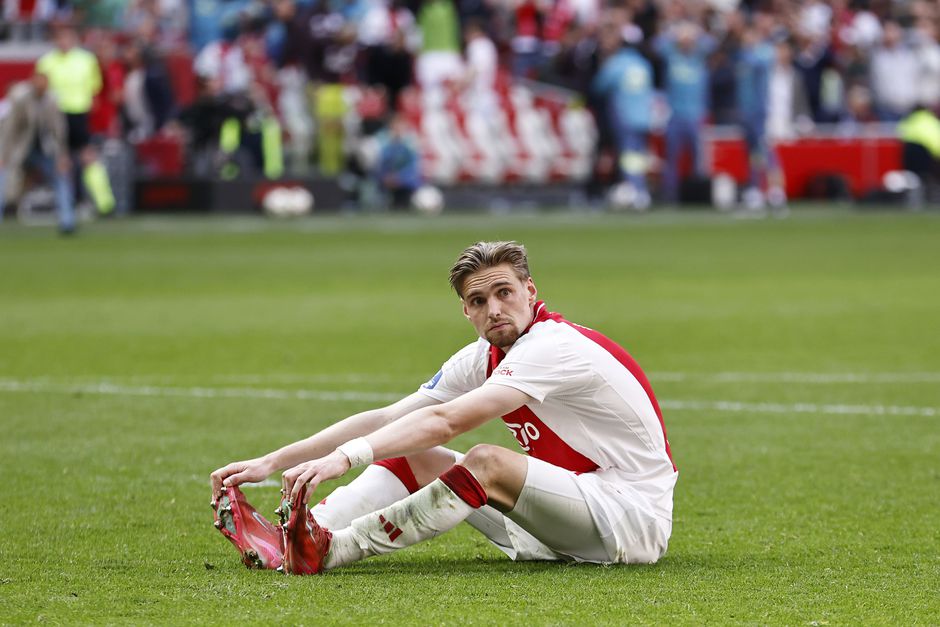 Maurice Steijn zit Ajax dwars in titelstrijd: koploper laat opnieuw dure punten liggen in bizarre slotfase