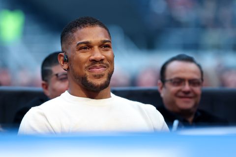 Anthony Joshua maakt rentree na heftig ongeluk: topbokser kondigt eerste gevecht aan sinds zege op Jake Paul