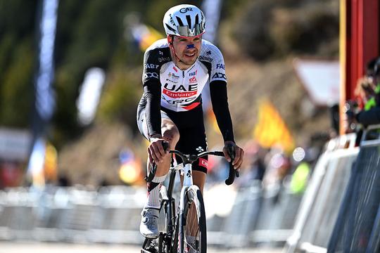 Harde klap voor Giro: topfavoriet voor eindzege moet zich plotseling afmelden