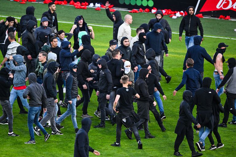 FC Utrecht speelt eerste thuiswedstrijd van nieuwe seizoen zonder publiek na rellen