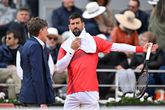 Novak Djokovic beklaagt zich bij de organisatie van Roland Garros over de omstandigheden. ©Getty Images