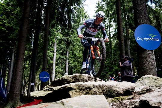Mathieu van der Poel toont gevolgen valpartijen, maar blijft positief: 'Dan zou het leven saai zijn'