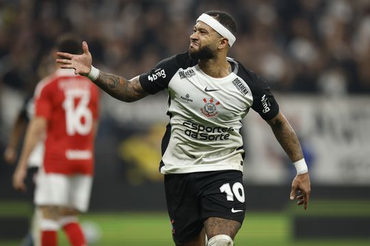 Schreeuw van afschuw om foto van Memphis Depay: 'Hij kickt volgens mij op de ophef'