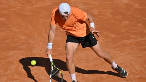 Schaatsende vriendin van Nederlandse toptennisser zorgt voor hilariteit: 'Dan ga je eerst zo dansen'