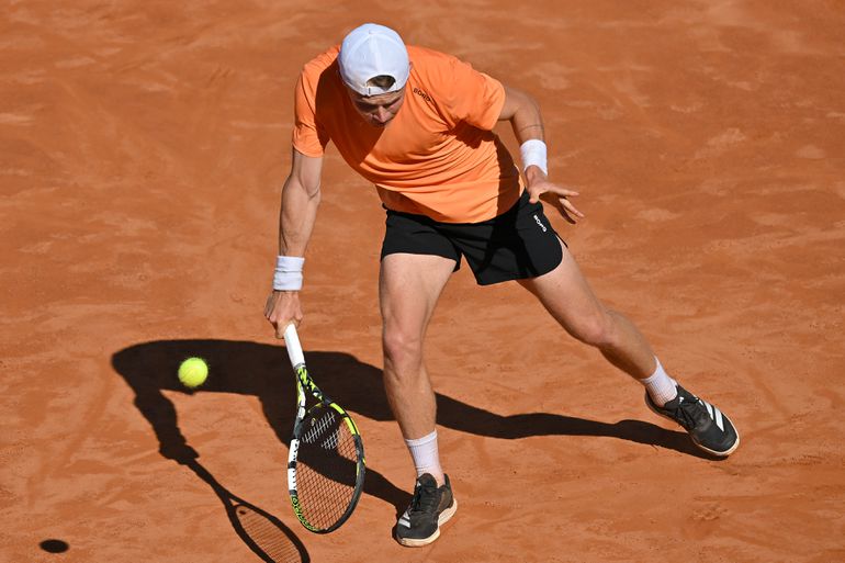 Schaatsende vriendin van Nederlandse toptennisser zorgt voor hilariteit: 'Dan ga je eerst zo dansen'