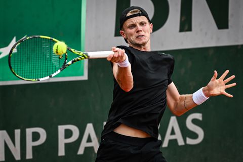 Gefrustreerde Jesper de Jong dankt 'nieuwe mijlpaal' aan toiletbezoek op Roland Garros: 'Dit is anders'