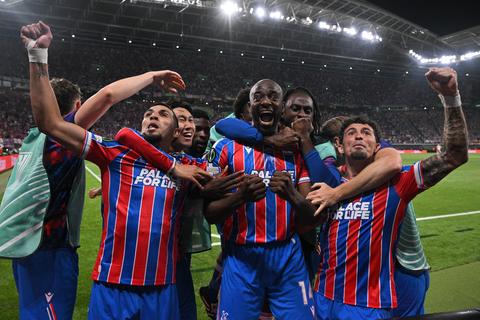 Crystal Palace grijpt eerste Europese prijs in rommelige finale vol frustratie en chaos