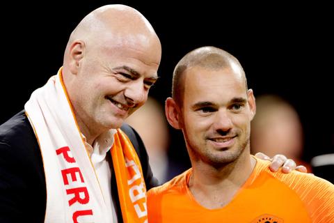 Oud-topvoetballer Wesley Sneijder springt in de bres voor omstreden FIFA-baas: 'Iedereen had hetzelfde gedaan'