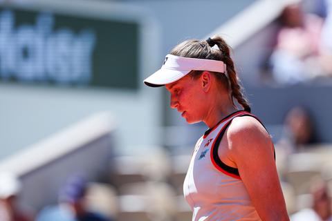 Enorme stunt op Roland Garros: winnares van Australian Open sneuvelt razendsnel in Parijs
