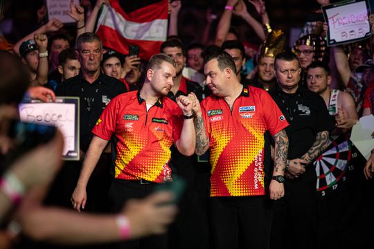 Belgische darters ondanks dikke ruzie samen in actie op World Cup of Darts: 'Dat was een wanvertoning'