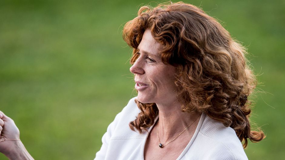 Barbara Barend ziet volop kansen voor KNVB en Eredivisieclubs met vrouwenvoetbal: 'Dat ligt ook bij clubs en sponsors'