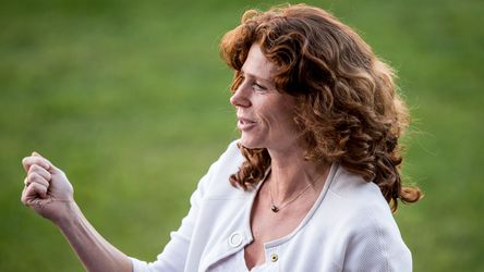 Barbara Barend ziet volop kansen voor KNVB en Eredivisieclubs met vrouwenvoetbal: 'Dat ligt ook bij clubs en sponsors'