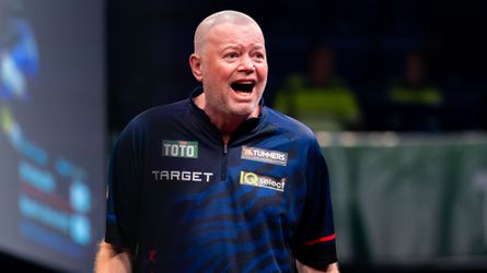 Dartslegende Raymond van Barneveld kondigt nieuw project aan: 'Voor mensen die het lot in handen nemen'