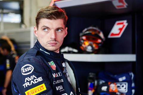 Max Verstappen schrikt van onverwachte crash tijdens kwalificatie in Oostenrijk: 'De auto was meteen helemaal weg'