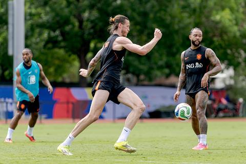 Ajax verwijdert prikkelende uitspraken Wout Weghorst uit afscheidsinterview: 'Ga eerst maar allemaal je best doen'