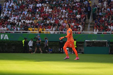 Bondscoach Uruguay Marcelo Bielsa (70) verrast met opmerkelijke acties op WK voetbal