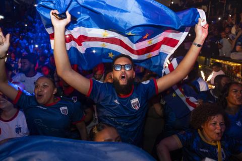 Kaapverdië in tranen na nieuwe stunt op WK voetbal: fans vieren groot feest in Rotterdam
